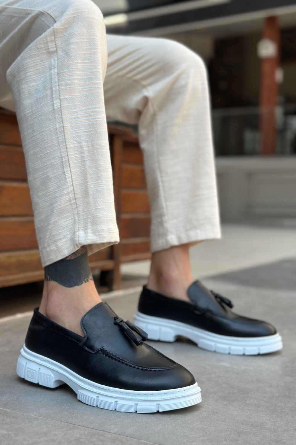 BA0240 Yüksek Taban Klasik Parlak Püsküllü Cilt Siyah Erkek Ayakkabı BA0240 Yüksek Taban Klasik Parlak Püsküllü Cilt Siyah Erkek Ayakkabı