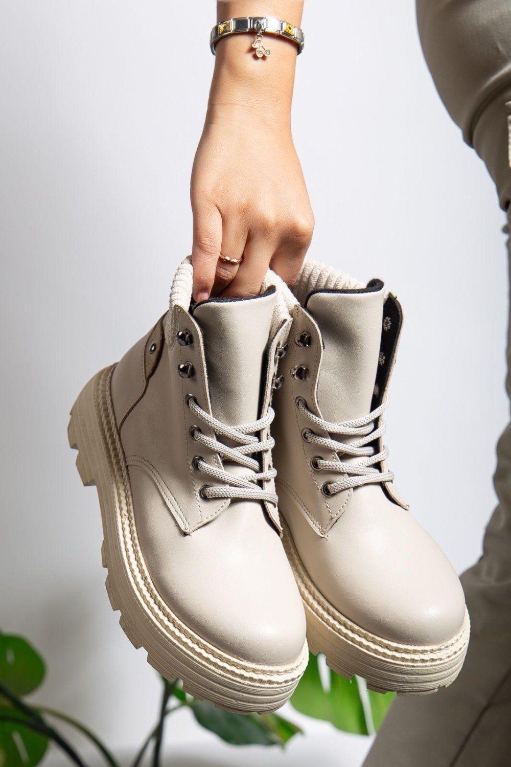 Krem Cilt Bağcıklı Yüksek Taban Kadın Bot Krem Cilt Bağcıklı Yüksek Taban Kadın Bot