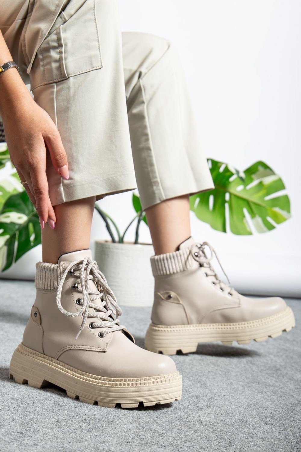 Krem Cilt Bağcıklı Yüksek Taban Kadın Bot Krem Cilt Bağcıklı Yüksek Taban Kadın Bot