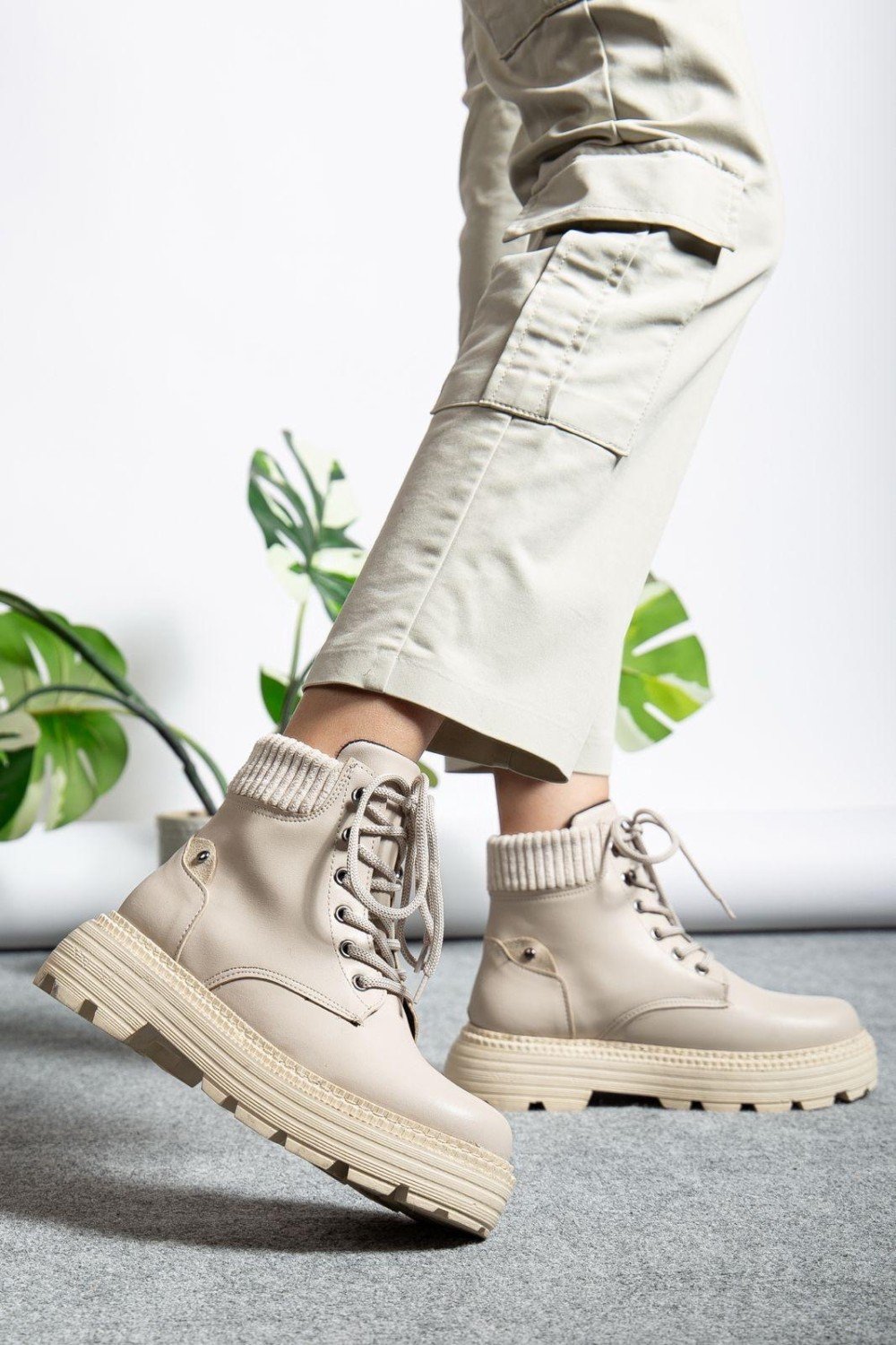 Krem Cilt Bağcıklı Yüksek Taban Kadın Bot Krem Cilt Bağcıklı Yüksek Taban Kadın Bot