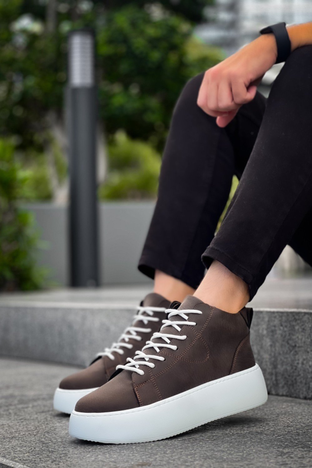 LE10 Bağcıklı Erkek Yüksek Beyaz Taban Kahverengi Spor Bot LE10 Bağcıklı Erkek Yüksek Beyaz Taban Kahverengi Spor Bot