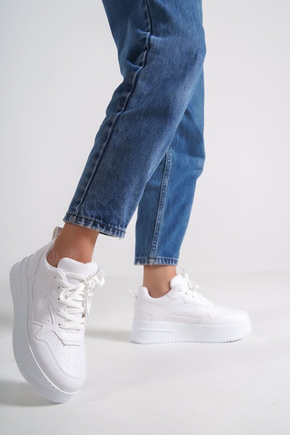 ALESSI Bağcıklı Ortopedik Taban Kadın Sneaker Spor Ayakkabı CBT - Beyaz ALESSI Bağcıklı Ortopedik Taban Kadın Sneaker Spor Ayakkabı CBT - Beyaz