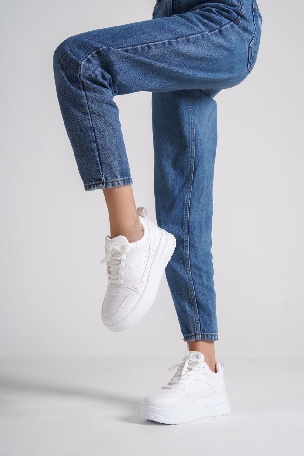 ALESSI Bağcıklı Ortopedik Taban Kadın Sneaker Spor Ayakkabı CBT - Beyaz ALESSI Bağcıklı Ortopedik Taban Kadın Sneaker Spor Ayakkabı CBT - Beyaz