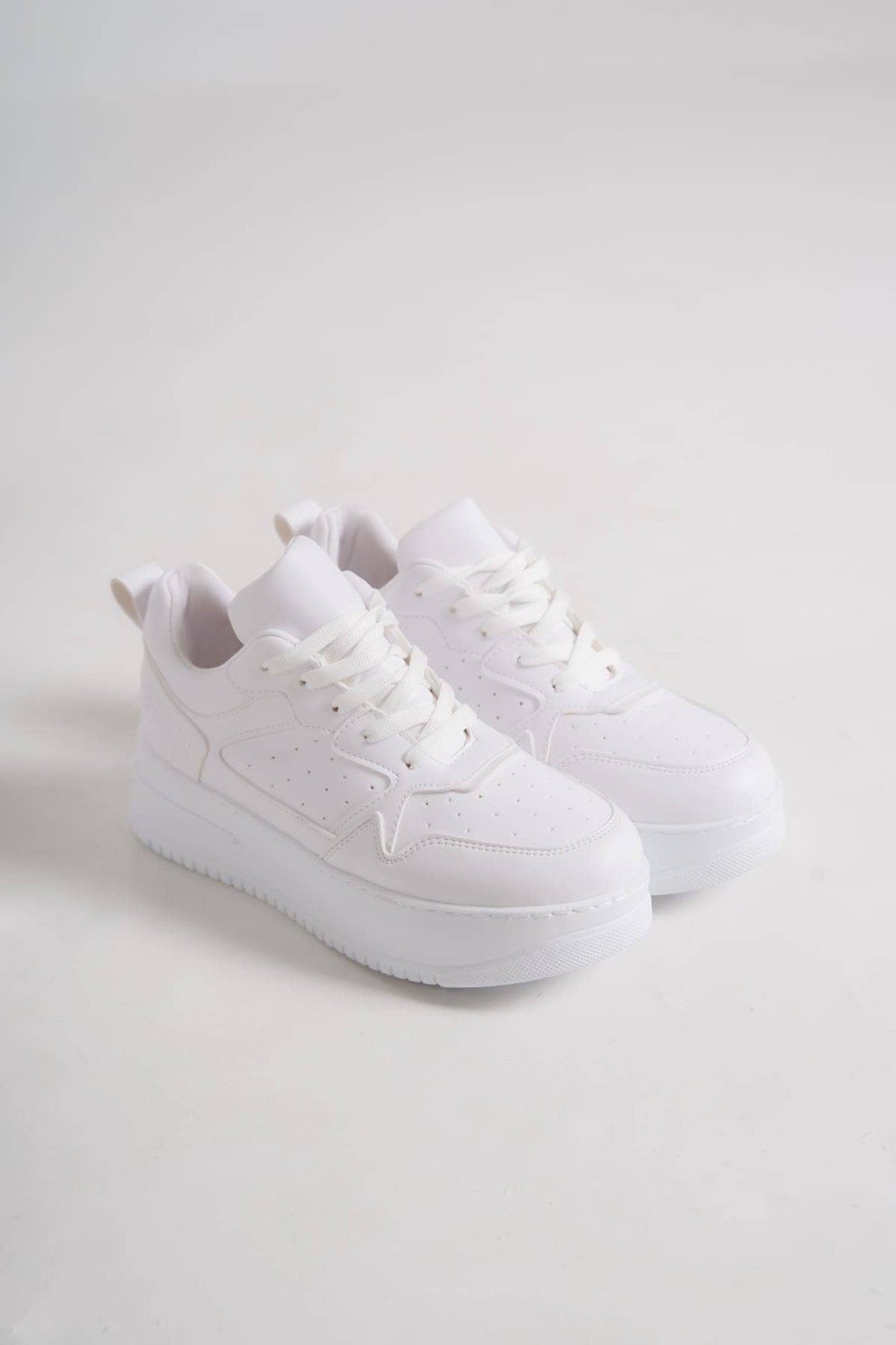 ALESSI Bağcıklı Ortopedik Taban Kadın Sneaker Spor Ayakkabı CBT - Beyaz ALESSI Bağcıklı Ortopedik Taban Kadın Sneaker Spor Ayakkabı CBT - Beyaz