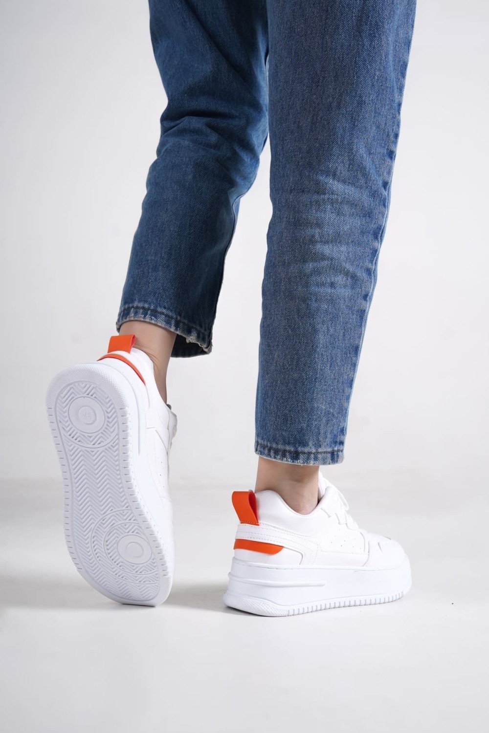 ALESSI Bağcıklı Ortopedik Taban Kadın Sneaker Spor Ayakkabı CBT - Beyaz/Turuncu ALESSI Bağcıklı Ortopedik Taban Kadın Sneaker Spor Ayakkabı CBT - Beyaz/Turuncu