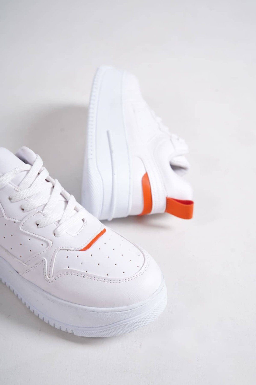 ALESSI Bağcıklı Ortopedik Taban Kadın Sneaker Spor Ayakkabı CBT - Beyaz/Turuncu ALESSI Bağcıklı Ortopedik Taban Kadın Sneaker Spor Ayakkabı CBT - Beyaz/Turuncu