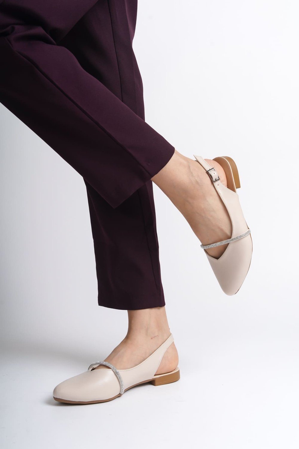 ALLISON Tokalı Ortopedik Rahat Taban Taş Detaylı Kadın Babet Ayakkabı CKT - Krem ALLISON Tokalı Ortopedik Rahat Taban Taş Detaylı Kadın Babet Ayakkabı CKT - Krem