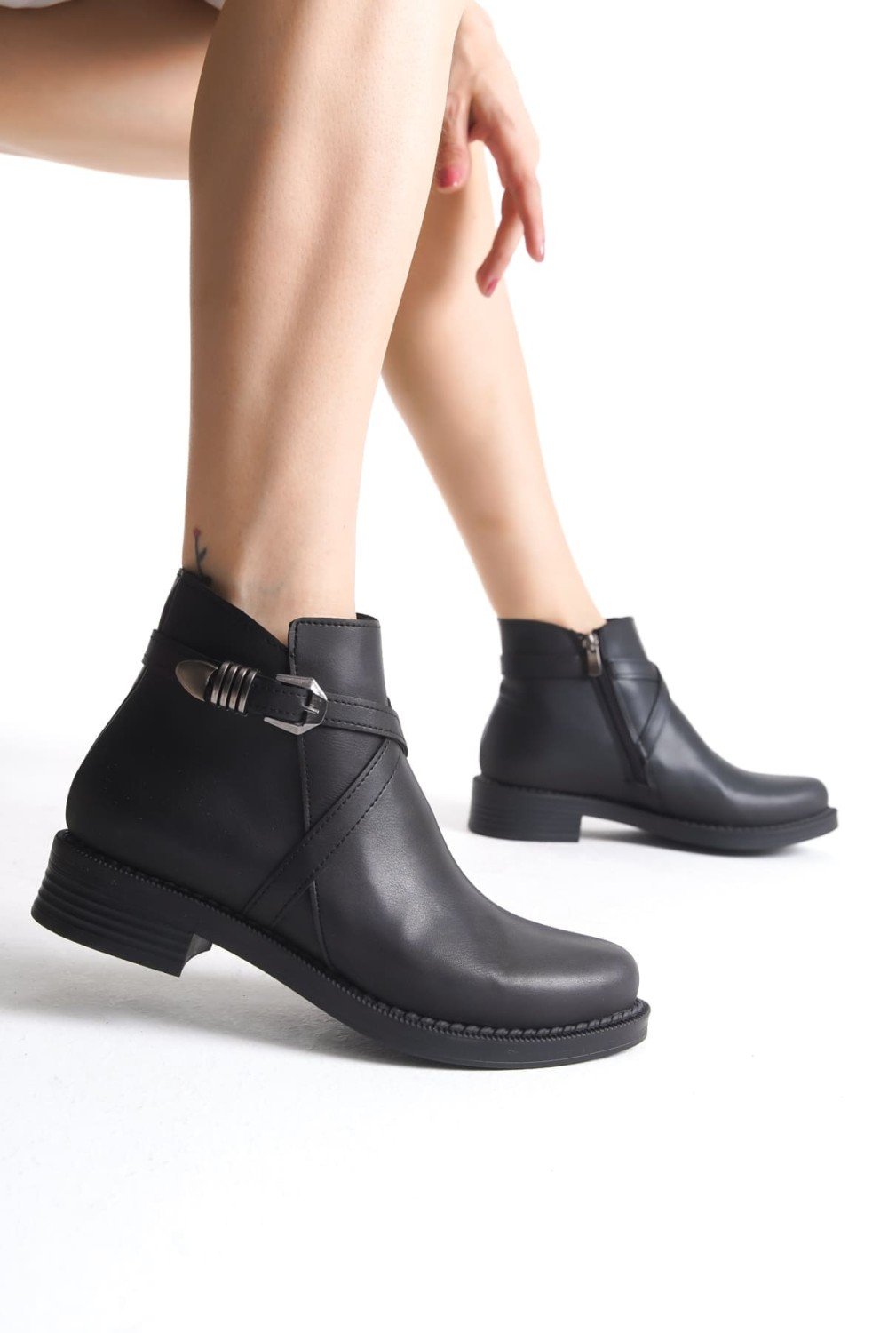 ALMILA Fermuarlı Lastikli Ortopedik Taban Topuklu Kadın Bot CST - Siyah ALMILA Fermuarlı Lastikli Ortopedik Taban Topuklu Kadın Bot CST - Siyah
