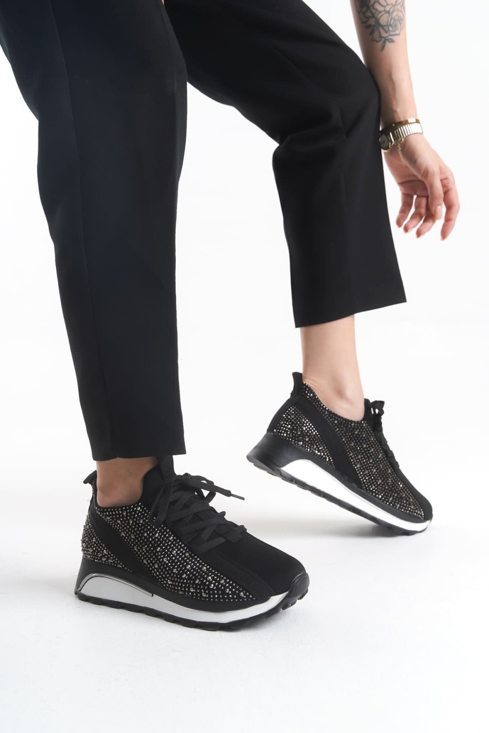 ALYA Bağcıklı Ortopedik Taban Taşlı Kadın Sneaker Spor Ayakkabı CBT - Siyah ALYA Bağcıklı Ortopedik Taban Taşlı Kadın Sneaker Spor Ayakkabı CBT - Siyah