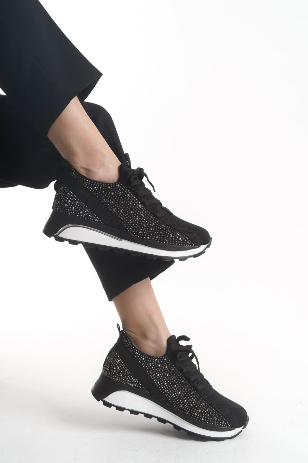 ALYA Bağcıklı Ortopedik Taban Taşlı Kadın Sneaker Spor Ayakkabı CBT - Siyah ALYA Bağcıklı Ortopedik Taban Taşlı Kadın Sneaker Spor Ayakkabı CBT - Siyah