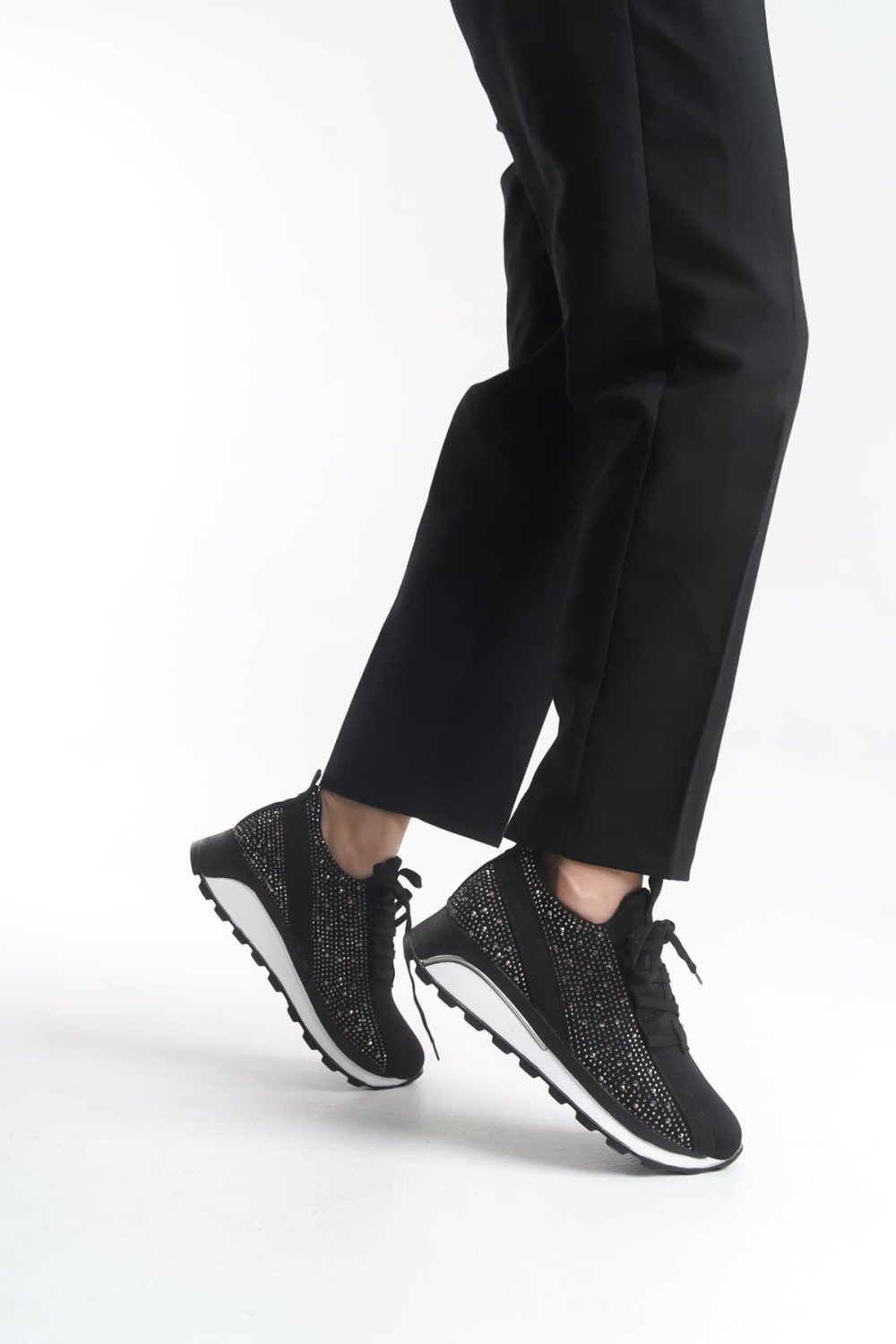 ALYA Bağcıklı Ortopedik Taban Taşlı Kadın Sneaker Spor Ayakkabı CBT - Siyah ALYA Bağcıklı Ortopedik Taban Taşlı Kadın Sneaker Spor Ayakkabı CBT - Siyah