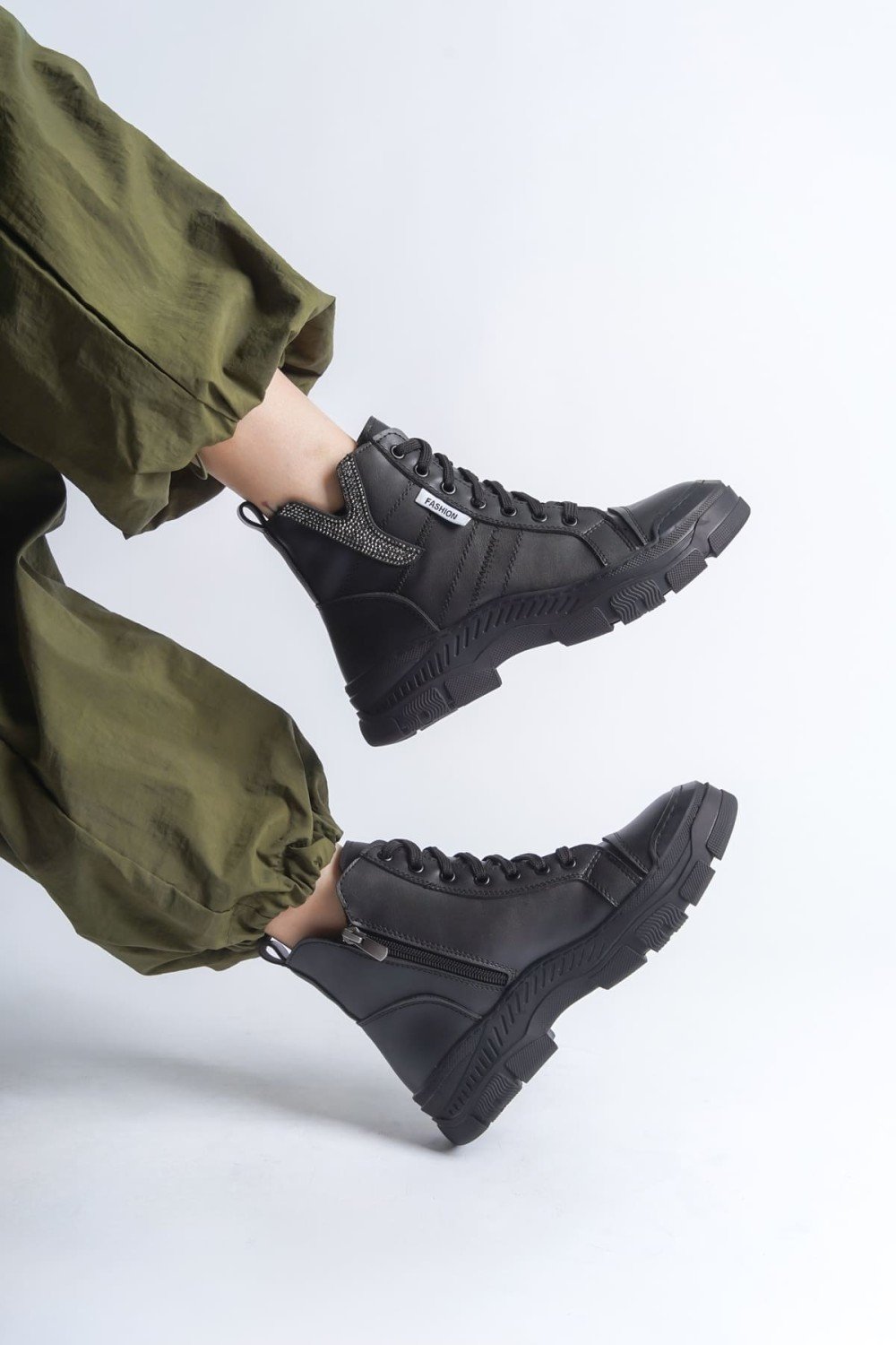 AMBER Bağcıklı Fermuarlı Ortopedik Taban Kadın Bot CST - Siyah AMBER Bağcıklı Fermuarlı Ortopedik Taban Kadın Bot CST - Siyah