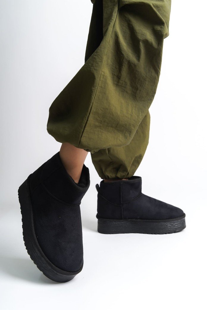 AMELIA Bağcıksız Düz ve Kalın Taban İçi Kürklü Kısa Süet Kadın Bot  SST - Siyah