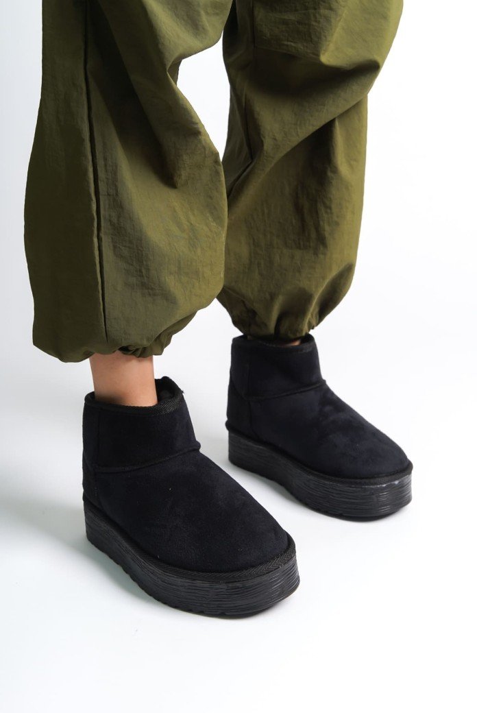 AMELIA Bağcıksız Düz ve Kalın Taban İçi Kürklü Kısa Süet Kadın Bot  SST - Siyah