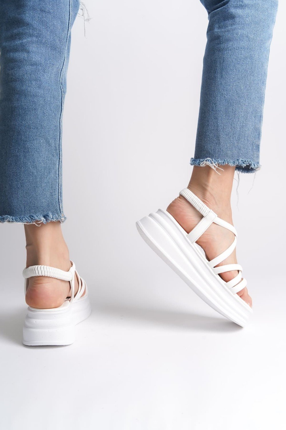 BELLA Lastikli Şerit Detaylı Ortopedik Taban Kadın Sandalet CBT - Beyaz BELLA Lastikli Şerit Detaylı Ortopedik Taban Kadın Sandalet CBT - Beyaz