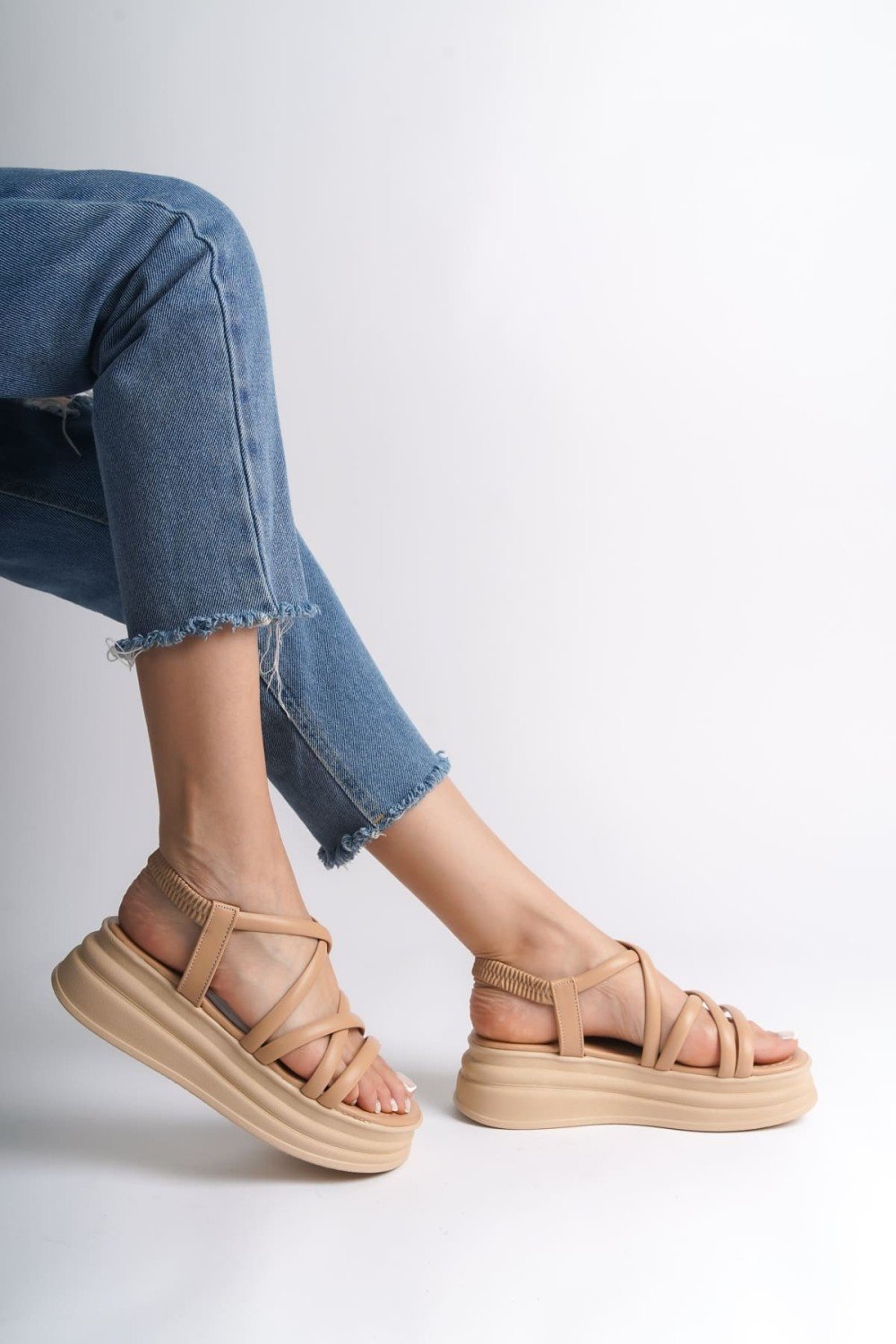 BELLA Lastikli Şerit Detaylı Ortopedik Taban Kadın Sandalet  CTT - Ten