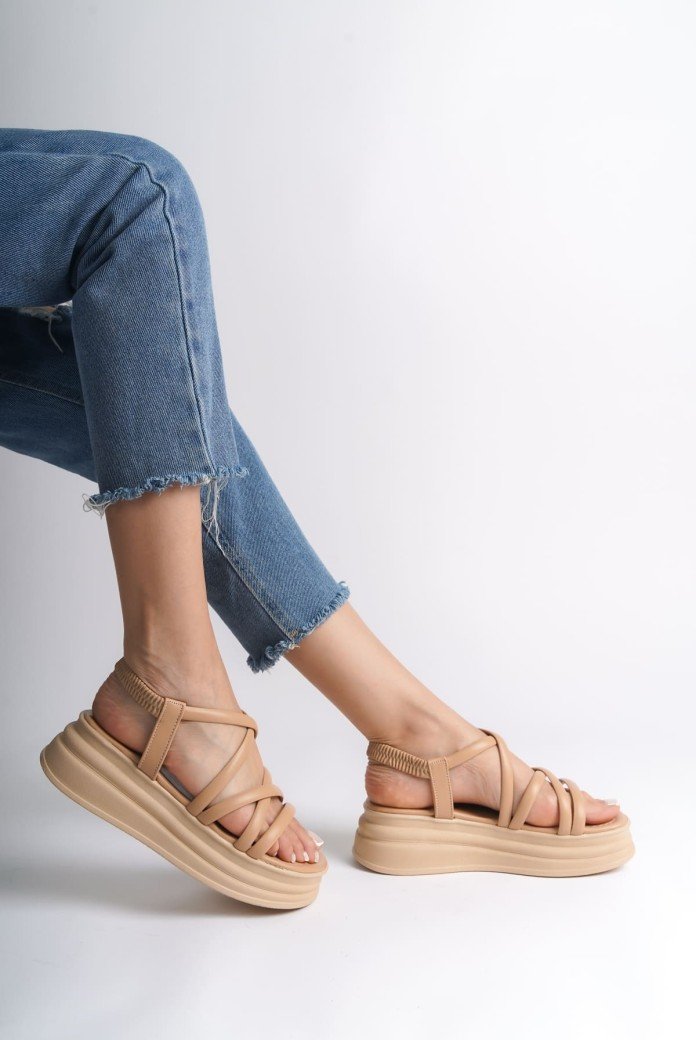 BELLA Lastikli Şerit Detaylı Ortopedik Taban Kadın Sandalet  CTT - Ten