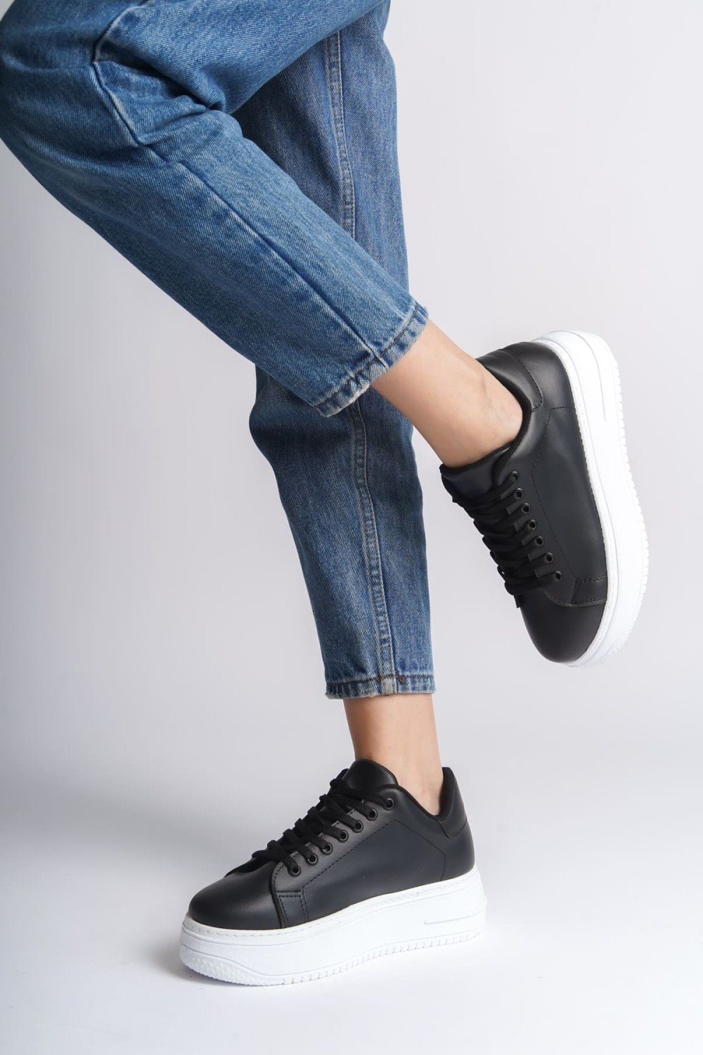 BIANA Bağcıklı Ortopedik Taban Kadın Sneaker Spor Ayakkabı CBT - Siyah BIANA Bağcıklı Ortopedik Taban Kadın Sneaker Spor Ayakkabı CBT - Siyah