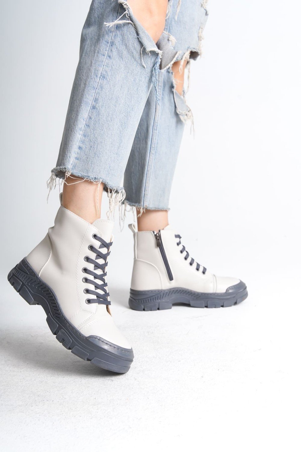 BLOOM Bağcıklı Fermuarlı Ortopedik Taban Kadın Bot CGT - Krem BLOOM Bağcıklı Fermuarlı Ortopedik Taban Kadın Bot CGT - Krem