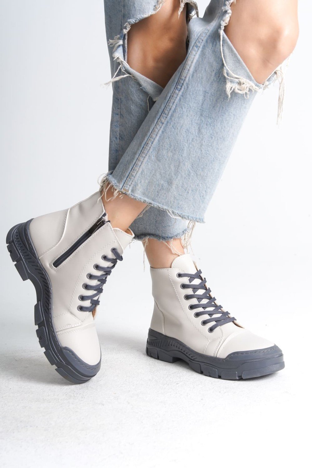 BLOOM Bağcıklı Fermuarlı Ortopedik Taban Kadın Bot CGT - Krem BLOOM Bağcıklı Fermuarlı Ortopedik Taban Kadın Bot CGT - Krem