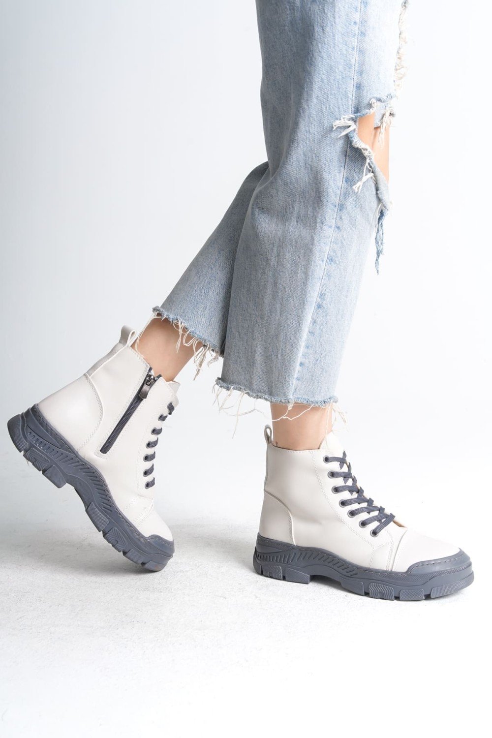 BLOOM Bağcıklı Fermuarlı Ortopedik Taban Kadın Bot CGT - Krem BLOOM Bağcıklı Fermuarlı Ortopedik Taban Kadın Bot CGT - Krem