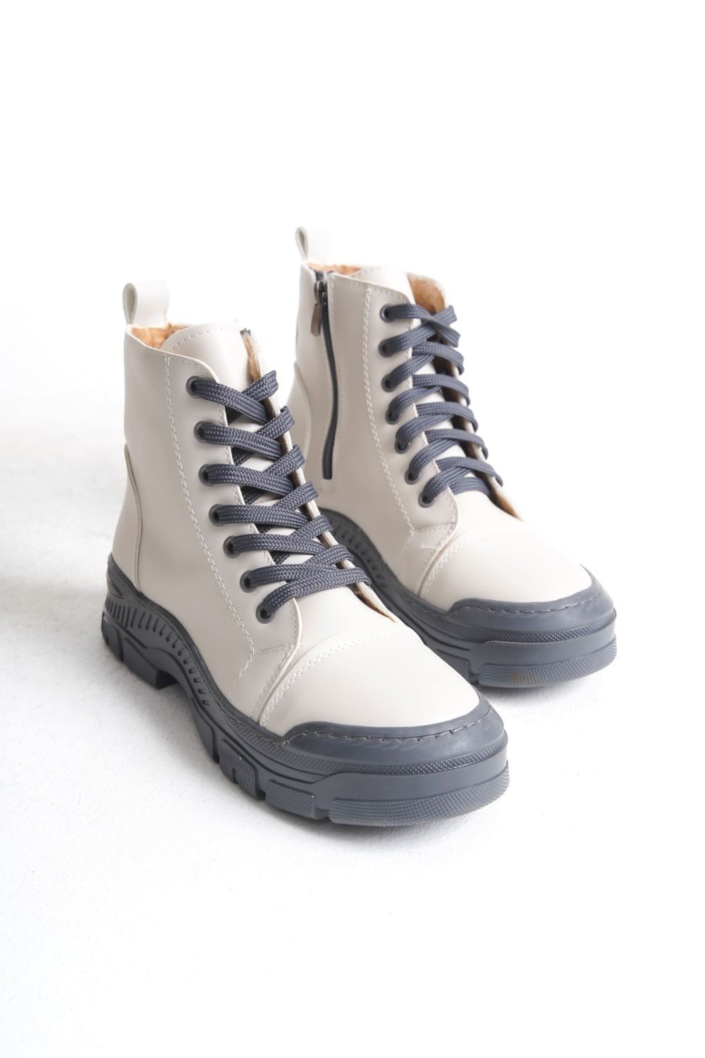 BLOOM Bağcıklı Fermuarlı Ortopedik Taban Kadın Bot CGT - Krem BLOOM Bağcıklı Fermuarlı Ortopedik Taban Kadın Bot CGT - Krem