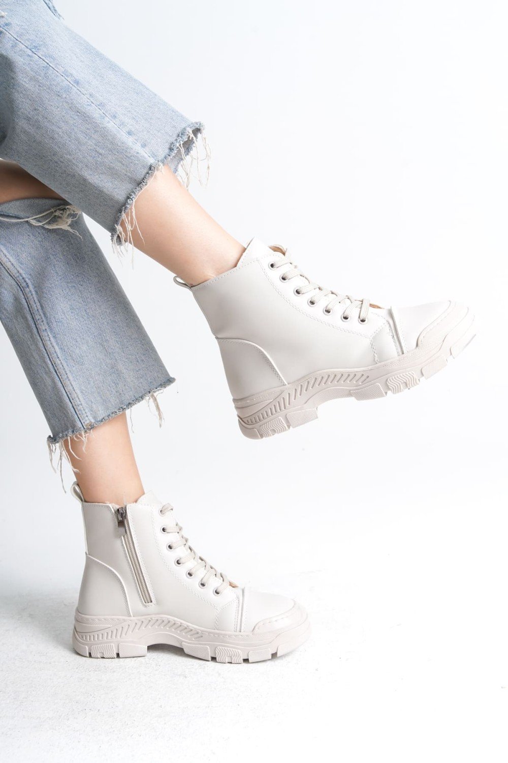 BLOOM Bağcıklı Fermuarlı Ortopedik Taban Kadın Bot CKT - Krem BLOOM Bağcıklı Fermuarlı Ortopedik Taban Kadın Bot CKT - Krem