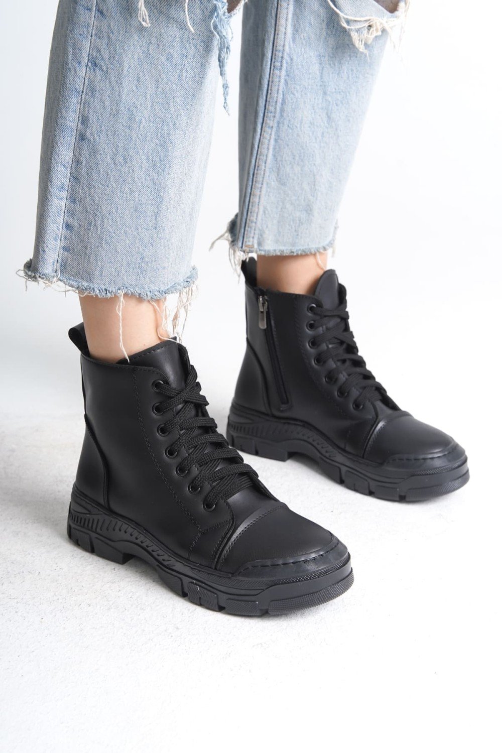 BLOOM Bağcıklı Fermuarlı Ortopedik Taban Kadın Bot CST - Siyah BLOOM Bağcıklı Fermuarlı Ortopedik Taban Kadın Bot CST - Siyah