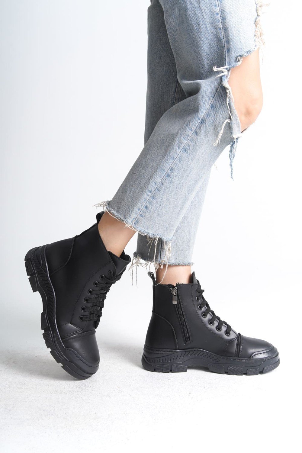 BLOOM Bağcıklı Fermuarlı Ortopedik Taban Kadın Bot CST - Siyah BLOOM Bağcıklı Fermuarlı Ortopedik Taban Kadın Bot CST - Siyah