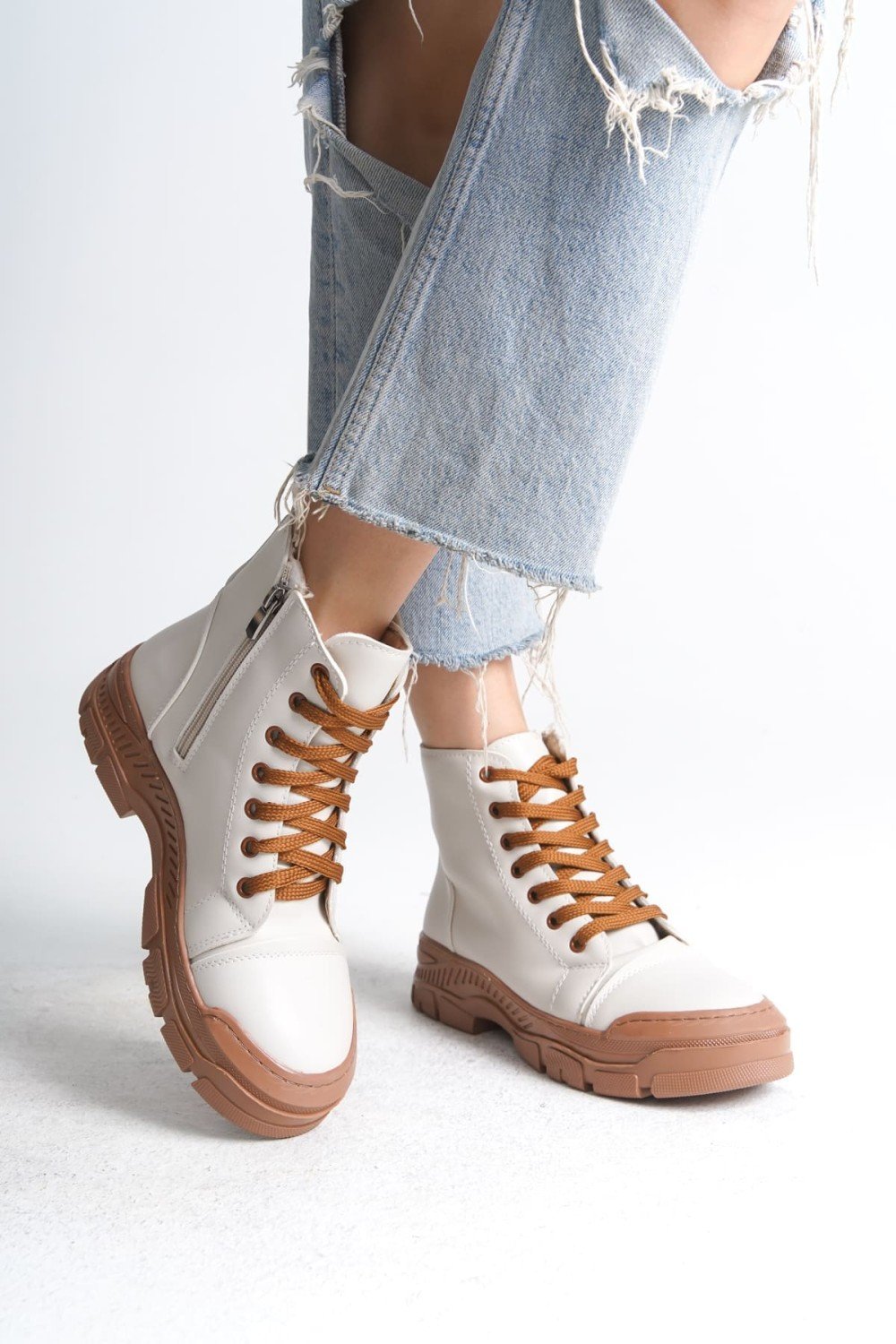 BLOOM Bağcıklı Fermuarlı Ortopedik Taban Kadın Bot CTT - Krem BLOOM Bağcıklı Fermuarlı Ortopedik Taban Kadın Bot CTT - Krem