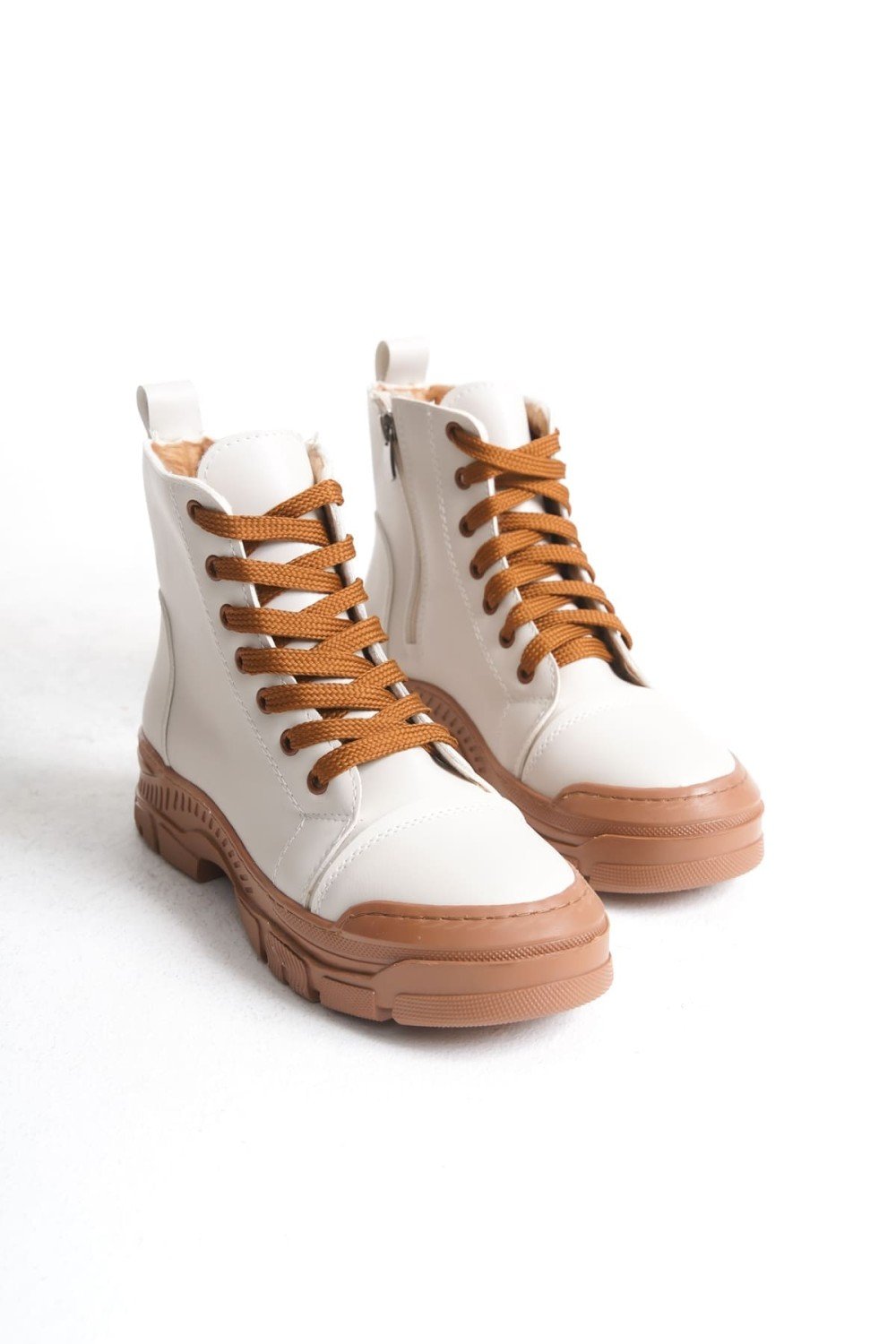 BLOOM Bağcıklı Fermuarlı Ortopedik Taban Kadın Bot CTT - Krem BLOOM Bağcıklı Fermuarlı Ortopedik Taban Kadın Bot CTT - Krem