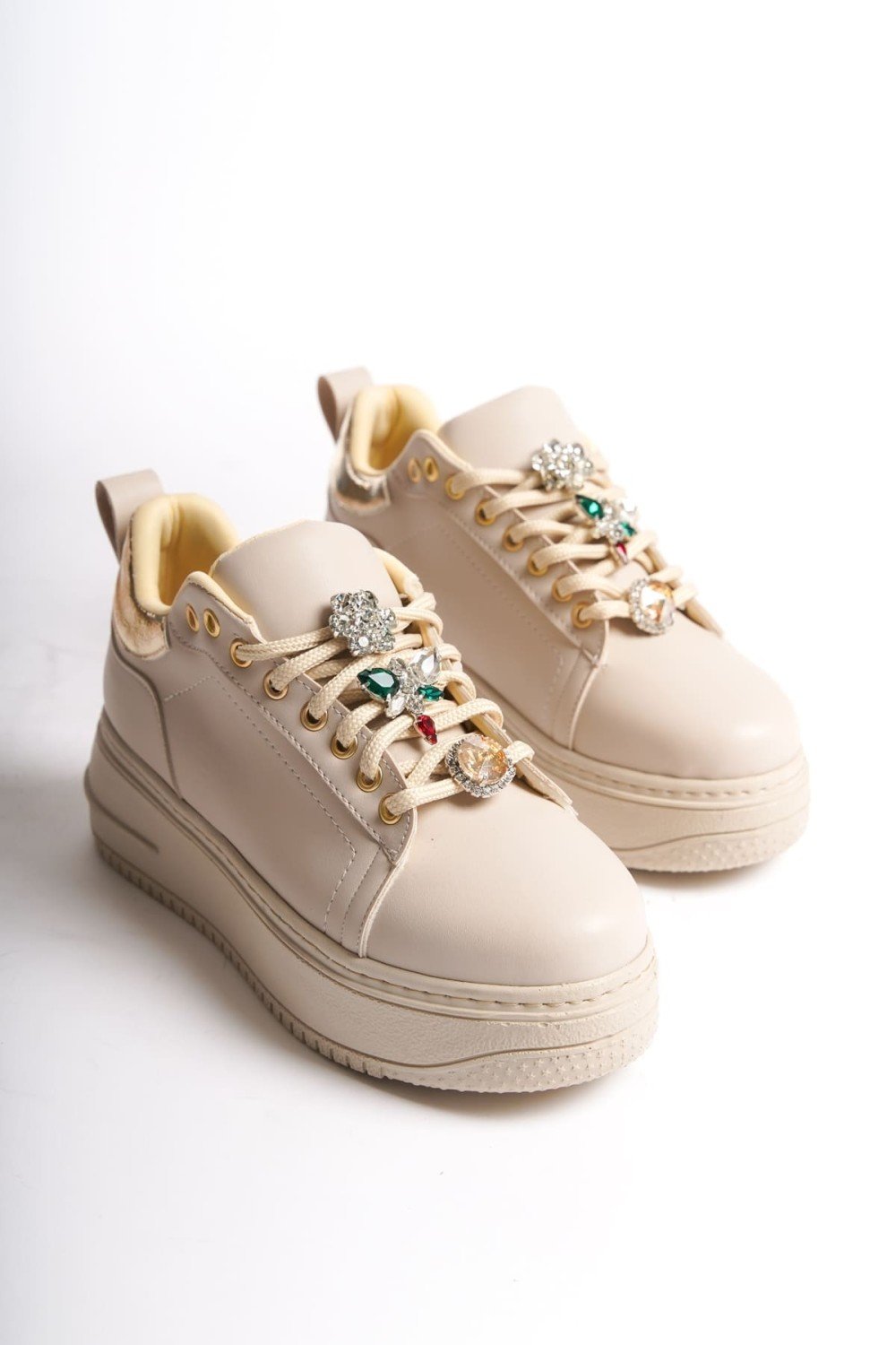 BRIANNA Bağcıklı Ortopedik Taban Renkli Taş Dekorlu Kadın Sneaker Spor Ayakkabı CKT - Krem/Altın BRIANNA Bağcıklı Ortopedik Taban Renkli Taş Dekorlu Kadın Sneaker Spor Ayakkabı CKT - Krem/Altın