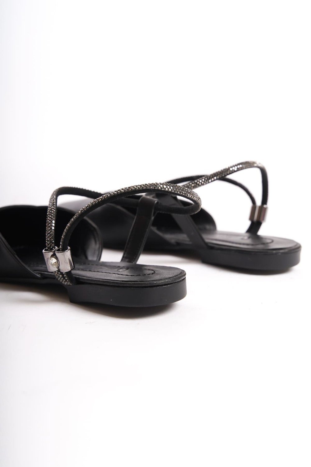 CAROLINE Lastikli Ortopedik Rahat Taban Bilekten Taş Detaylı Kadın Babet Ayakkabı CST - Siyah CAROLINE Lastikli Ortopedik Rahat Taban Bilekten Taş Detaylı Kadın Babet Ayakkabı CST - Siyah