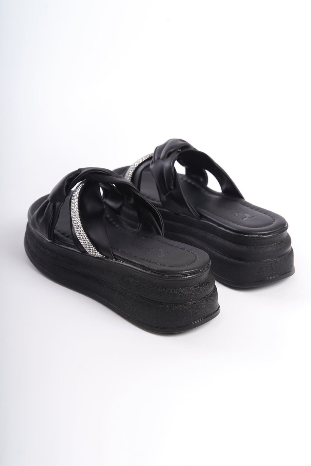 CLARA Düz Topuklu Kurdele Desenli Taşlı Kalın ve Ortopedik Taban Kadın Terlik CST - Siyah CLARA Düz Topuklu Kurdele Desenli Taşlı Kalın ve Ortopedik Taban Kadın Terlik CST - Siyah