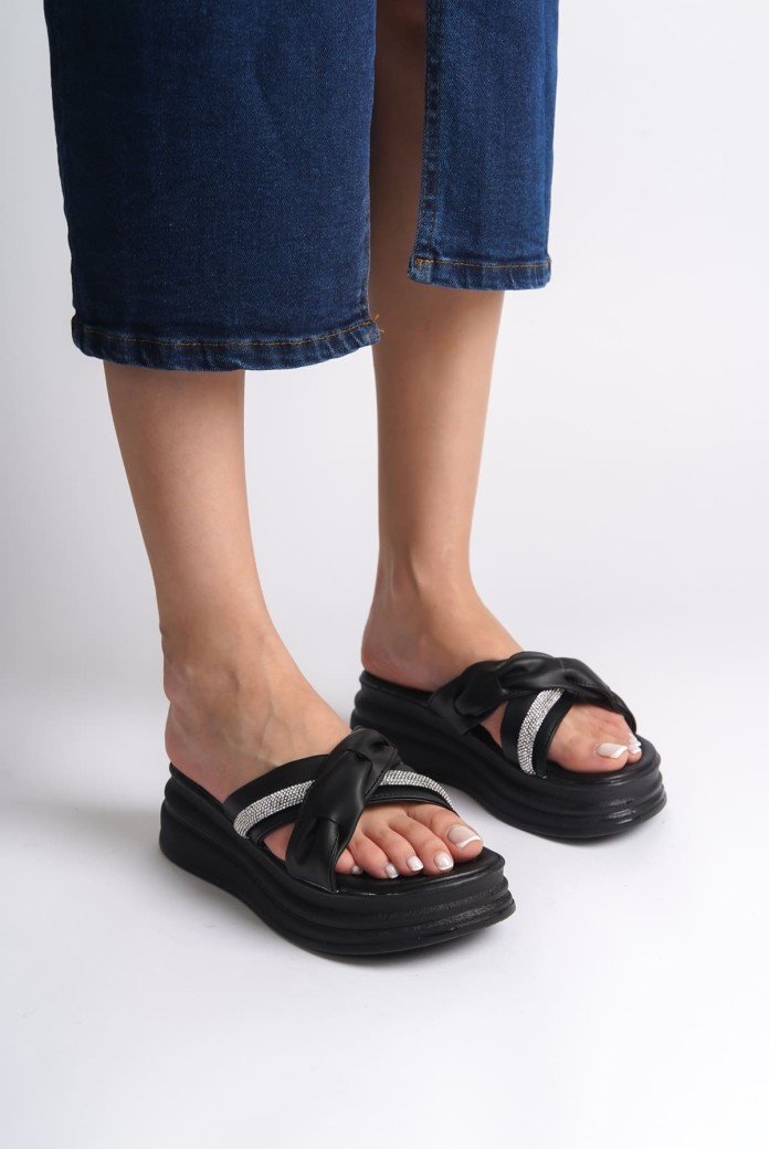 CLARA Düz Topuklu Kurdele Desenli Taşlı Kalın ve Ortopedik Taban Kadın Terlik  CST - Siyah