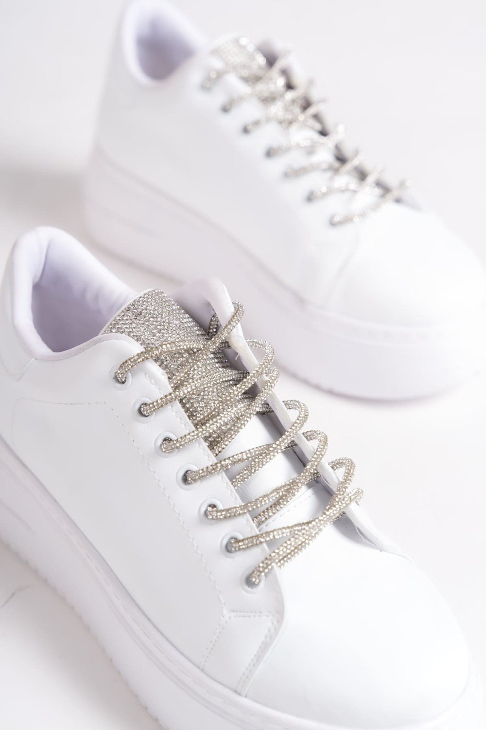 DELLA Bağcıklı Ortopedik Taban Taşlı Kadın Sneaker Spor Ayakkabı CBT - Beyaz DELLA Bağcıklı Ortopedik Taban Taşlı Kadın Sneaker Spor Ayakkabı CBT - Beyaz