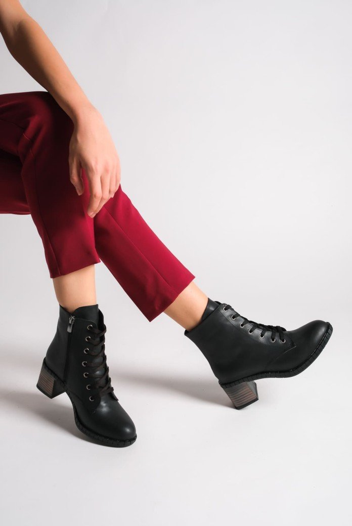 DIANA Bağcıklı Fermuarlı Ortopedik Taban Topuklu Kadın Bot CST - Siyah