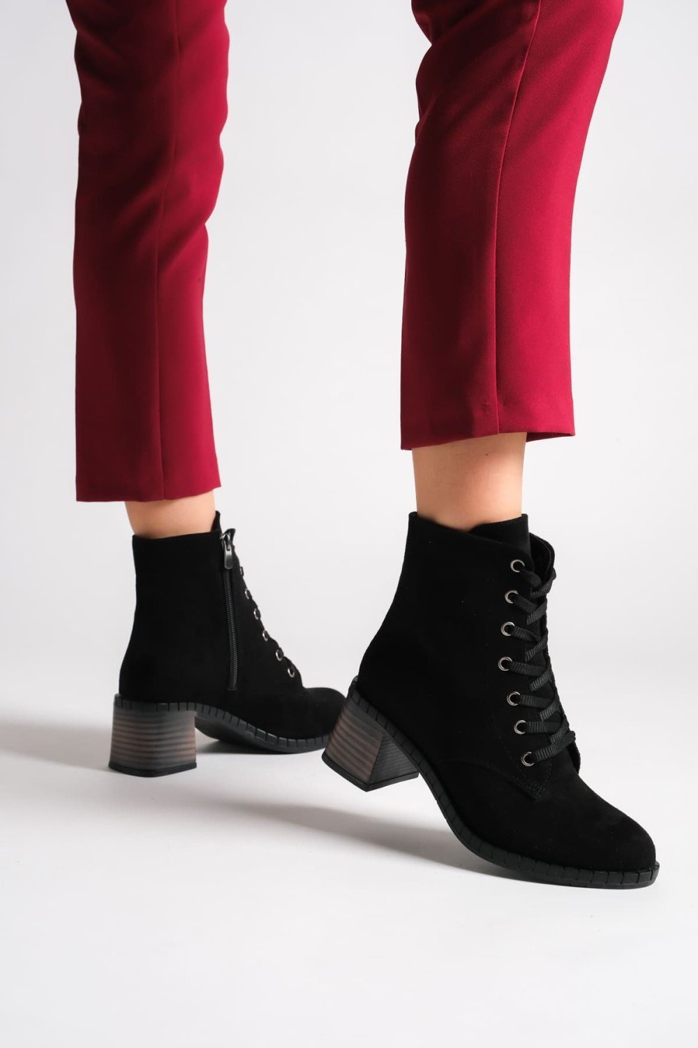 DIANA Bağcıklı Fermuarlı Ortopedik Taban Topuklu Süet Kadın Bot SST - Siyah DIANA Bağcıklı Fermuarlı Ortopedik Taban Topuklu Süet Kadın Bot SST - Siyah