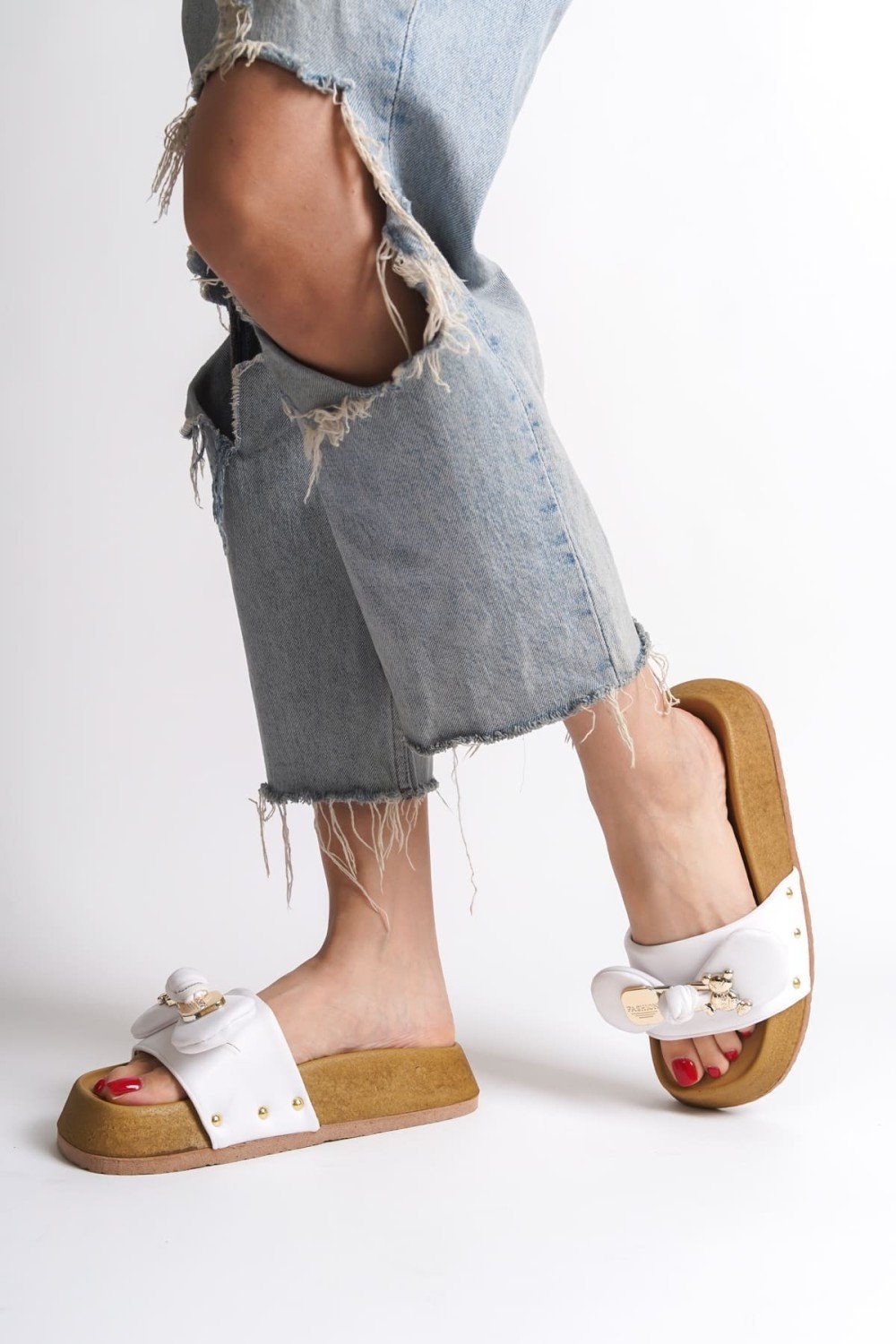 DILA Kalın ve Ortopedik Taban Ayıcıklı Saten Kadın Terlik SKT - Beyaz DILA Kalın ve Ortopedik Taban Ayıcıklı Saten Kadın Terlik SKT - Beyaz