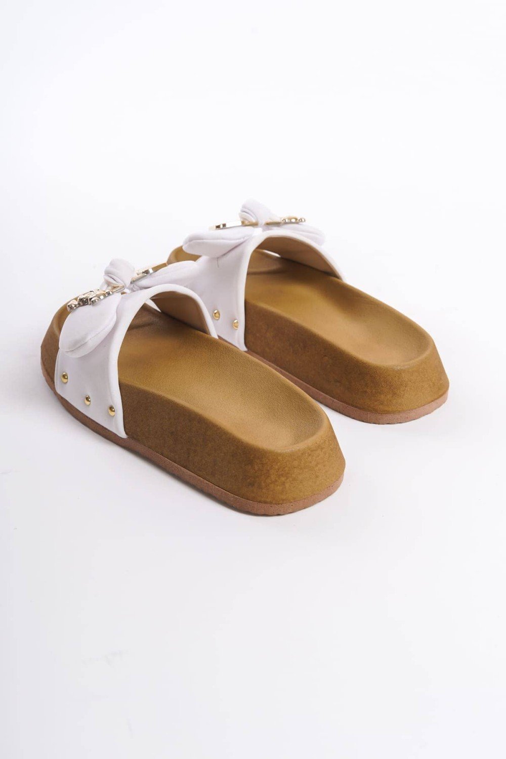 DILA Kalın ve Ortopedik Taban Ayıcıklı Saten Kadın Terlik SKT - Beyaz DILA Kalın ve Ortopedik Taban Ayıcıklı Saten Kadın Terlik SKT - Beyaz