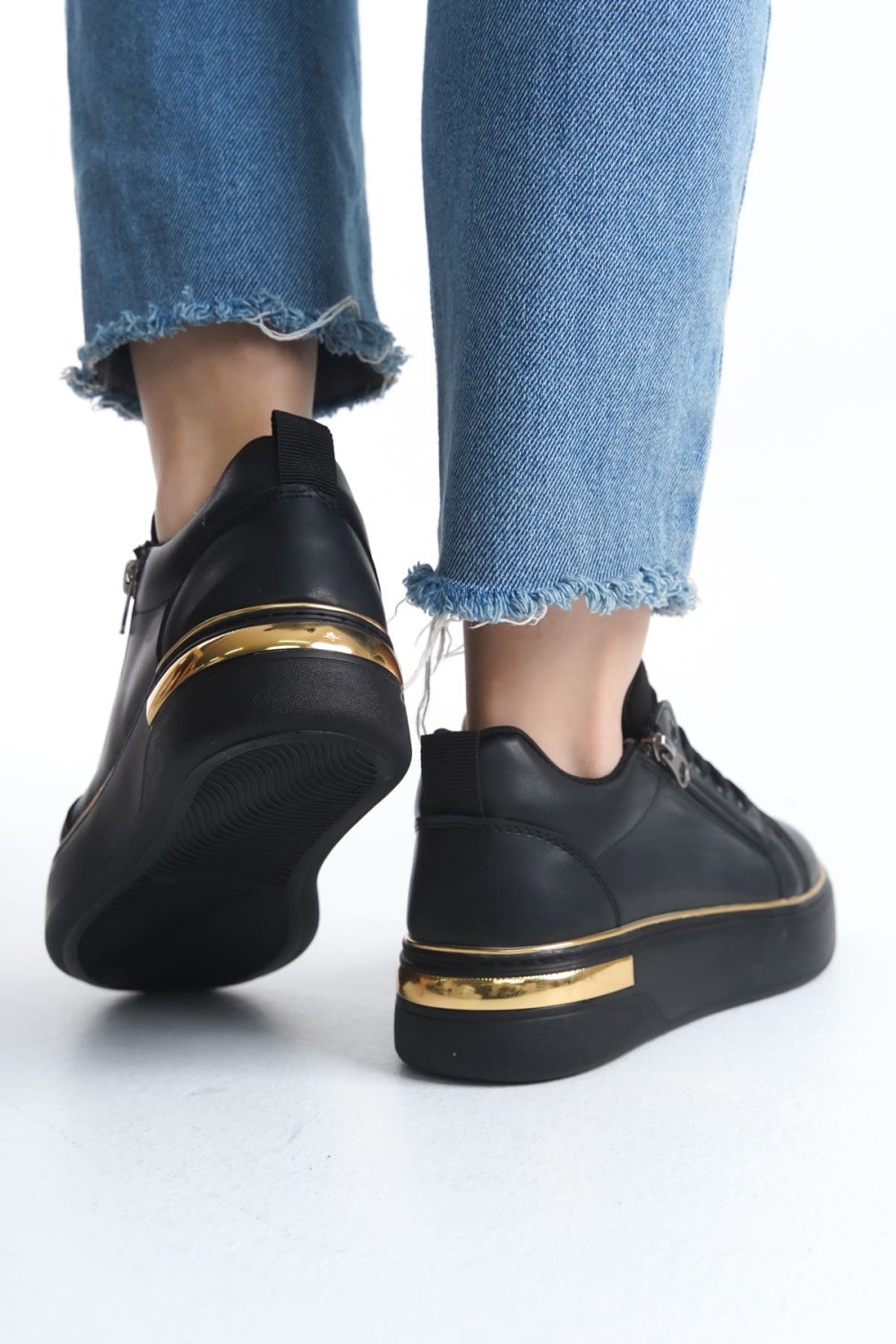 DINA Bağcıklı Fermuarlı Ortopedik Taban Kadın Sneaker Spor Ayakkabı CST - Siyah/Altın DINA Bağcıklı Fermuarlı Ortopedik Taban Kadın Sneaker Spor Ayakkabı CST - Siyah/Altın