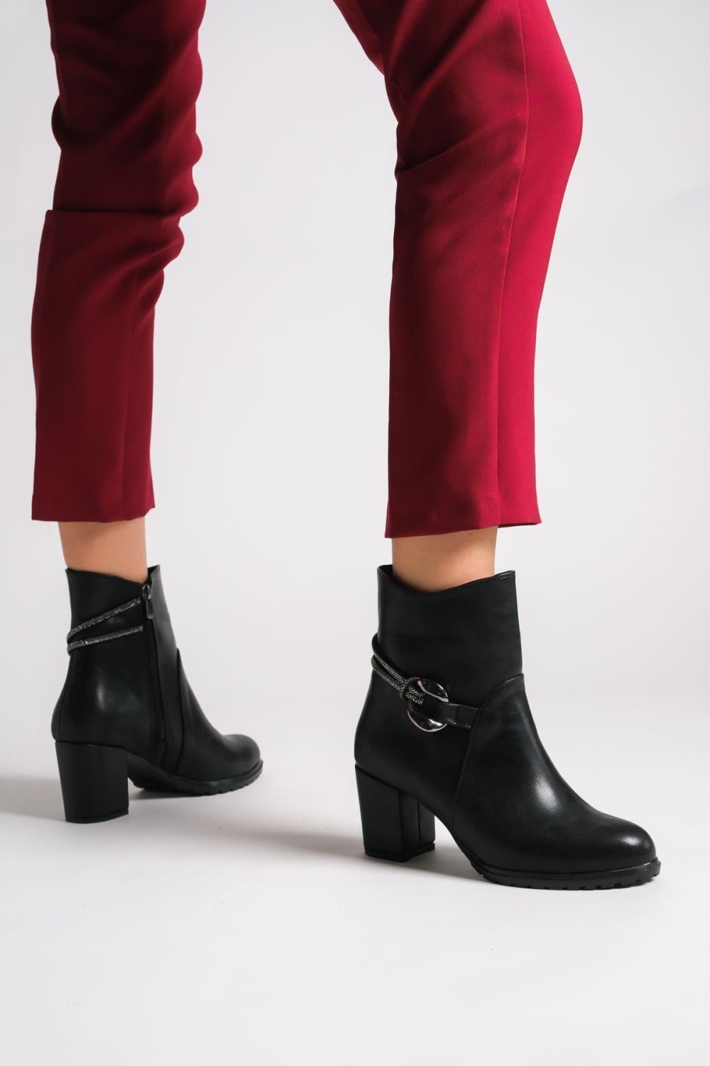 EDNA Fermuarlı Ortopedik Taban Taşlı Topuklu Kadın Bot CST - Siyah EDNA Fermuarlı Ortopedik Taban Taşlı Topuklu Kadın Bot CST - Siyah