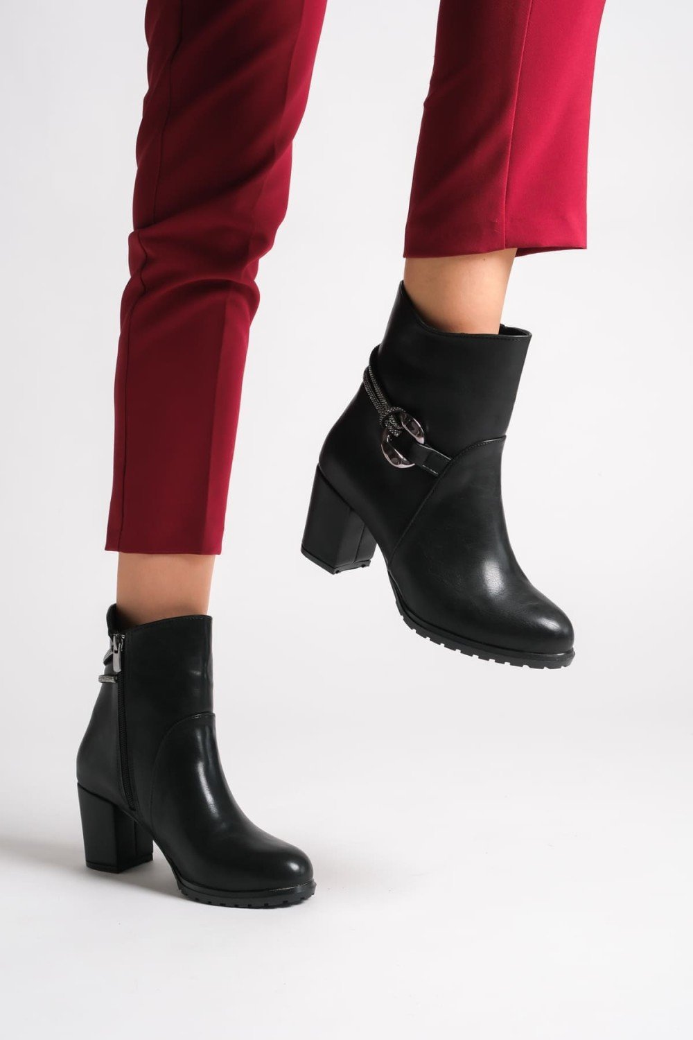 EDNA Fermuarlı Ortopedik Taban Taşlı Topuklu Kadın Bot CST - Siyah EDNA Fermuarlı Ortopedik Taban Taşlı Topuklu Kadın Bot CST - Siyah