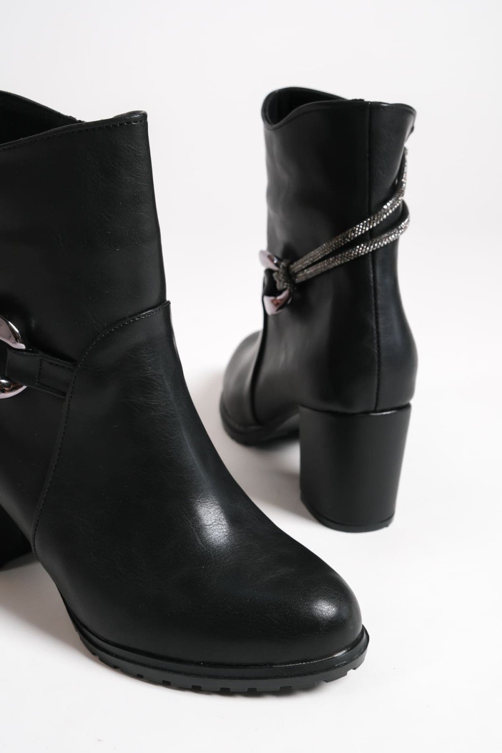 EDNA Fermuarlı Ortopedik Taban Taşlı Topuklu Kadın Bot CST - Siyah EDNA Fermuarlı Ortopedik Taban Taşlı Topuklu Kadın Bot CST - Siyah