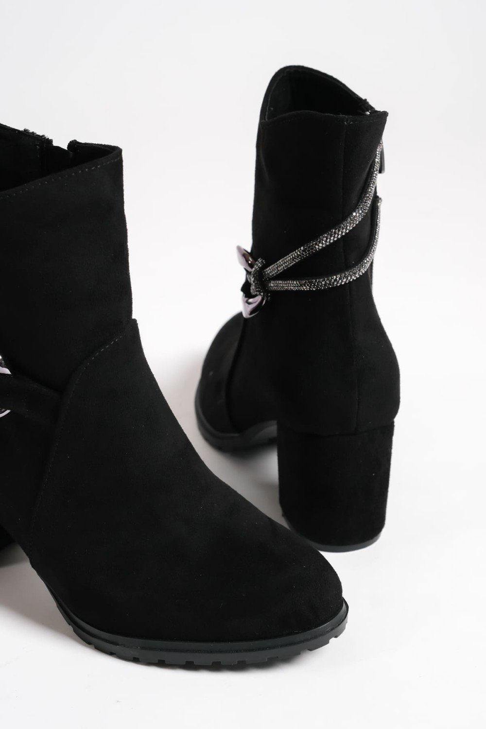 EDNA Fermuarlı Ortopedik Taban Taşlı Topuklu Süet Kadın Bot SST - Siyah EDNA Fermuarlı Ortopedik Taban Taşlı Topuklu Süet Kadın Bot SST - Siyah