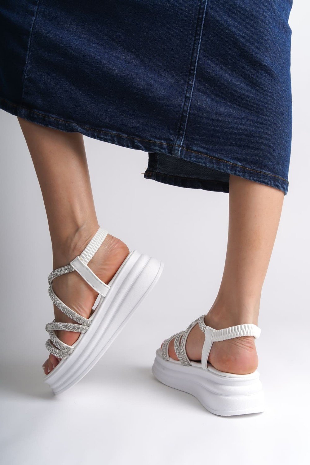 ELENA Lastikli Taşlı Şeritli Ortopedik Taban Kadın Sandalet  CBT - Beyaz