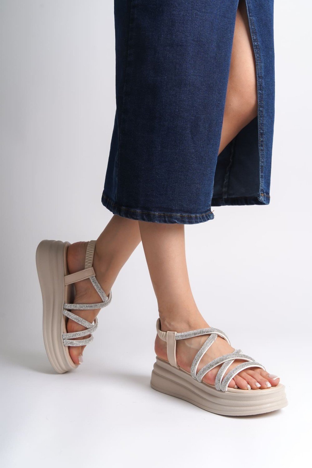 ELENA Lastikli Taşlı Şeritli Ortopedik Taban Kadın Sandalet CKT - Krem ELENA Lastikli Taşlı Şeritli Ortopedik Taban Kadın Sandalet CKT - Krem