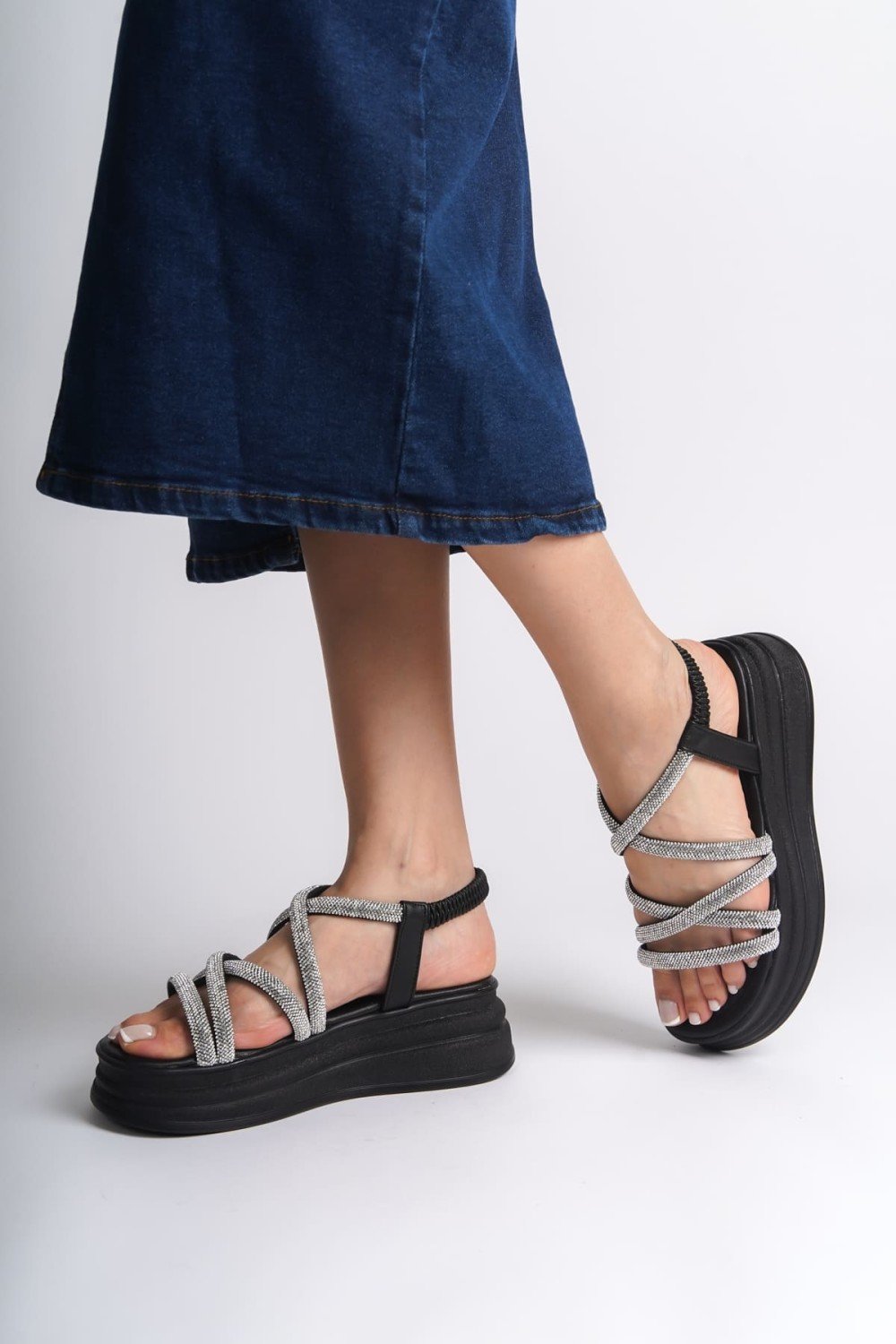 ELENA Lastikli Taşlı Şeritli Ortopedik Taban Kadın Sandalet CST - Siyah