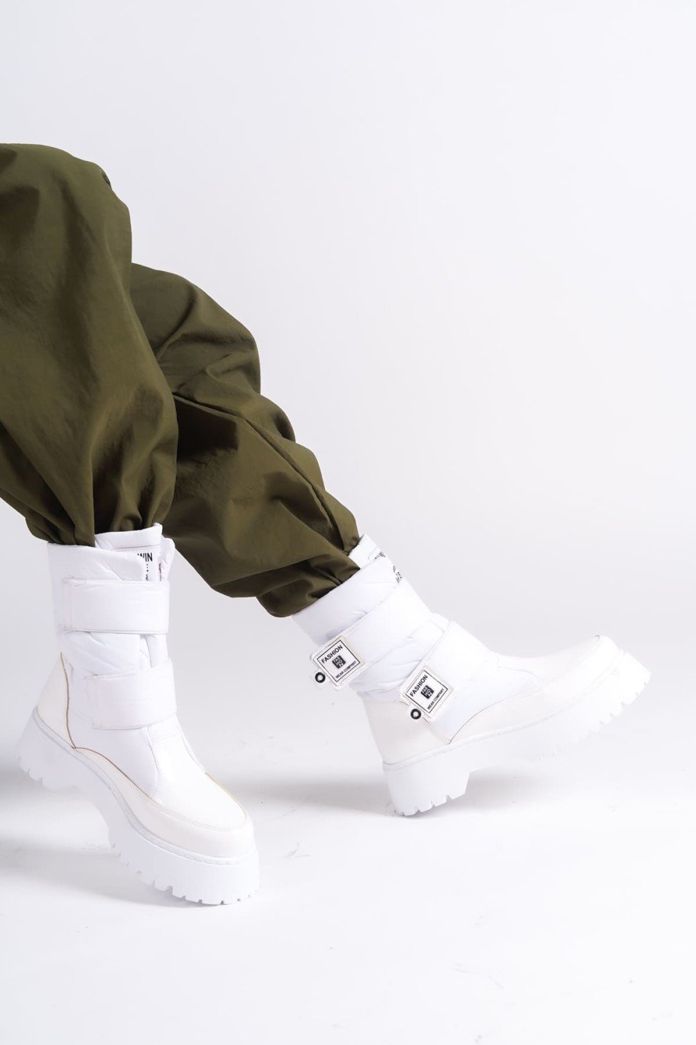 ELISA Cırt Cırtlı Paraşüt Kumaş Rugan Kadın Bot RBT - Beyaz ELISA Cırt Cırtlı Paraşüt Kumaş Rugan Kadın Bot RBT - Beyaz