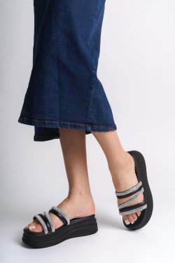 ELISE Düz Topuklu Şeritli Taşlı Kalın ve Ortopedik Taban Kadın Terlik CST - Siyah ELISE Düz Topuklu Şeritli Taşlı Kalın ve Ortopedik Taban Kadın Terlik CST - Siyah